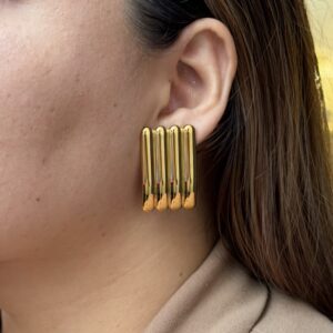 ARETE RECTANGULAR CON LINEAS VERTICALES