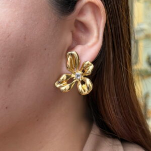 ARETE FLOR CON CUATRO PETALOS