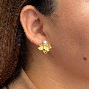 ARETE HOJAS CON PERLA