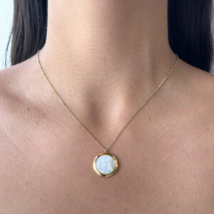 COLLAR VIRGEN GOE DE MADRE PERLA