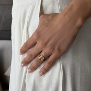 ANILLO RECTANGULO HUECO ZIRCONIA