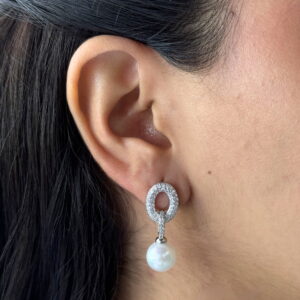 ARETE OVALO DE ZIRCONIA CON PERLITA