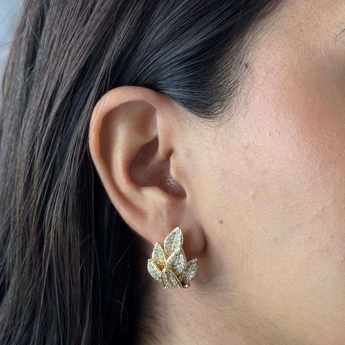 ARETE HOJITAS ENTRELAZADA CON ZIRCONIAS - Imagen 2