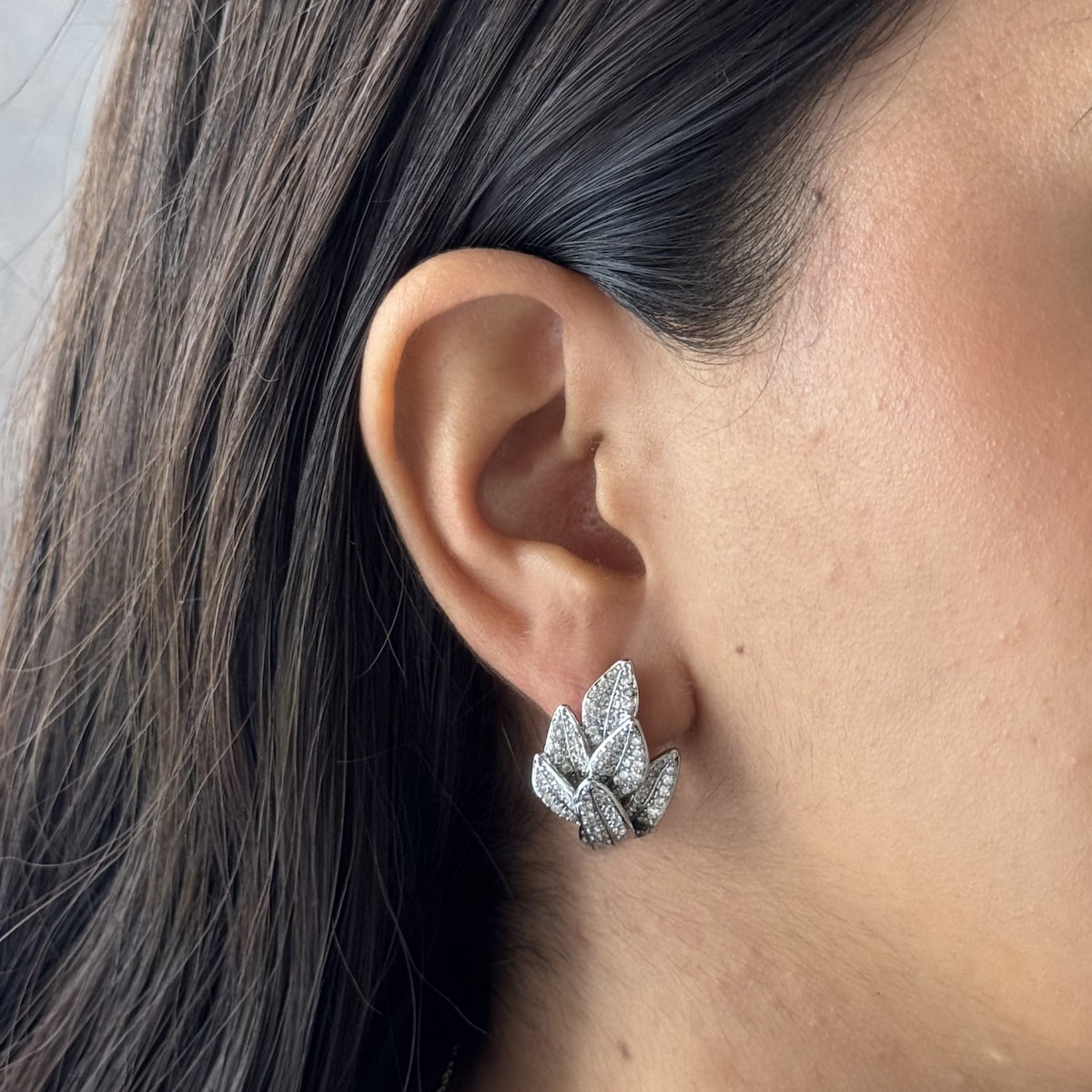 ARETE HOJITAS ENTRELAZADA CON ZIRCONIAS - Imagen 3