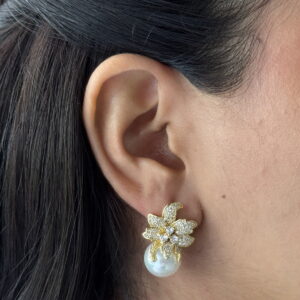 ARETE FLOR DE ZIRCONIA CON PERLA INCRUSTRADA