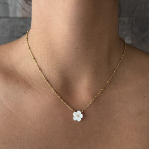 COLLAR FLOR MADRE PERLA