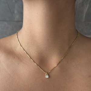 COLLAR CUADRO MINI ZIRCONIA