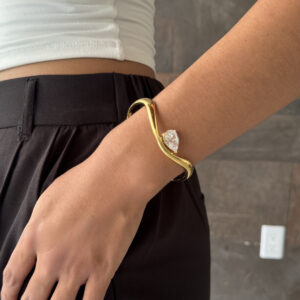 BRAZALETE CURVO CON GIOTA DE CRISTAL