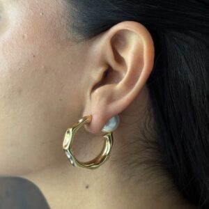 ARRACADA BISELEADA CON TAPON DE PERLA