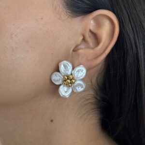 ARETE FLOR DE PERLA SINTETICA