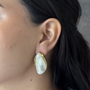 ARETE OVALO ASIMETRICO CON ACRILICO