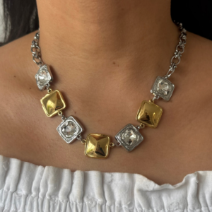 COLLAR CUADROS LISOS Y CRISTALES BI TONO