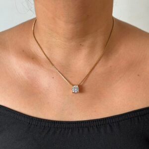 COLLAR FORMA DIAMANTE DE ZIRCONIA MED
