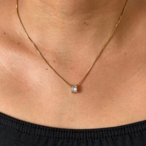 COLLAR FORMA DIAMANTE DE ZIRCONIA MED