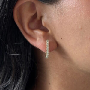 HOOPS RECTANGULAR DELGADO CON ZIRCONIAS